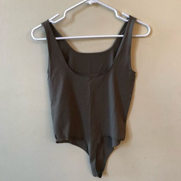 SKIMS Square Neck Bodysuit - Picture 5 of 6